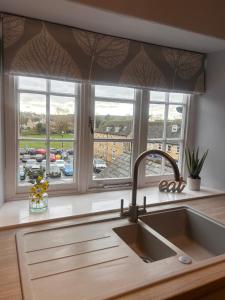 No1 Townhouse - Luxury Spacious 2 bedroom townhouse, central location