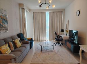 Stunning 1BR Apartment High floor Creek Harbour