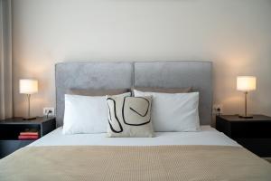 Cityscape Oasis, Stylish & Cozy Apt, Private Parking