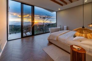 Luxury villa on the Cloud Forest Infinity Pool