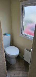 Bittern 22, Parkdean, California Cliffs, Scratby, sleeps 6, free wi-fi, bedding and towels included, 5 mins from beach