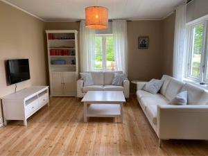 Fully equipped country house with lake location