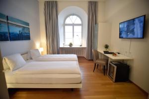 Double Room with Mountain View room in Schloss Wartensee