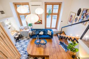 Spacious 5BR Retreat for 16 by Dohany Synagogue & Fashion St