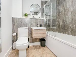 Luxury Apartment - Sleeps 5 - Rose Platinum Properties