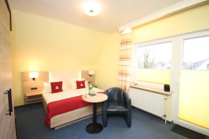 Double Room with Balcony room in Hotel Morgensonne garni