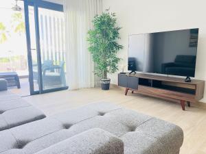 Dream pool views apartment close to the beach