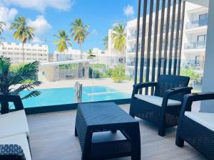 Dream pool views apartment close to the beach