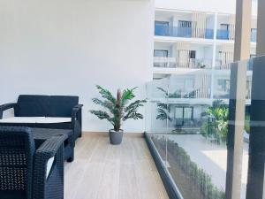 Dream pool views apartment close to the beach