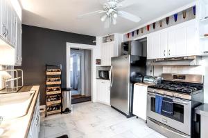 Bella room near downtown Train I-95 & beaches