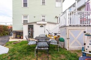 Bella room near downtown Train I-95 & beaches