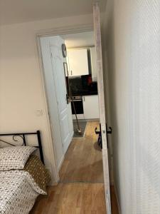 Appartements Comfortable 2 Beds Apartment - Surburb of Paris : photos des chambres