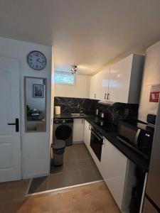 Appartements Comfortable 2 Beds Apartment - Surburb of Paris : photos des chambres