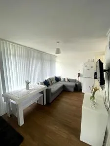 Beautiful 2 Bedroom Chalet 22 Cordova, Selsey - Sidlesham