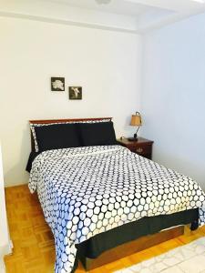 Stylish Montreal Apartment Comfortable Stay in the Golden Square Mile