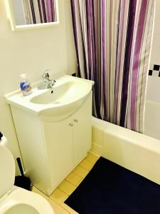 Stylish Montreal Apartment Comfortable Stay in the Golden Square Mile