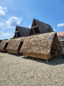 Calatagans Bahay Kubo - with Beach Access