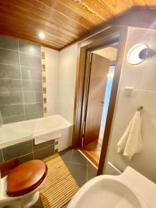 Host2U Penthouse 2-Bedrooms The Best View - Free Parking