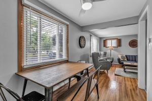 Beautiful 2 Queen Bed North Buffalo Apartment with Free Driveway Parking