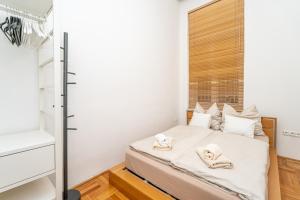 3 BDR Heart of Budapest Central Apartment