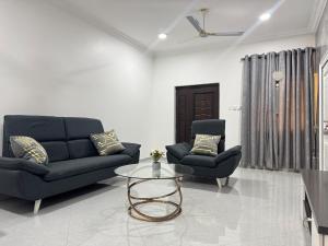 Anns Luxurious Apartments 3