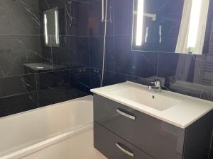 Appart rénové cœur station, skis aux pieds, parking, animaux admis - FR-1-513-98