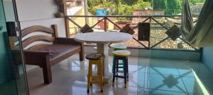 Casa da Lua apto 4 a 7 pessoas Pituba coração da Vila a caminho das praias