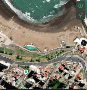 La costa y Guemes , frente al mar