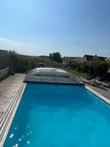 Lägenhet med pool och trädgård - Klagshamn