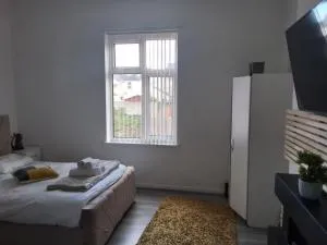 Zak Air B&B Stay 9 people's - 伯明翰