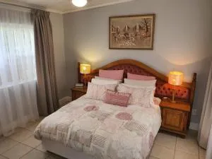 Bushman's Retreat - Boknes