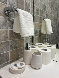 Loft with balcony and garage minutes away from corporate axis