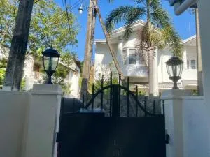 Oikos Colombo Entire Cottage - Madiwala