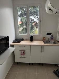 Appartement H, RESIDENCE DU RENOUVEAU, Stade de France, idéal pour 2 pers - 3hvězdičkové hotely ve městě Saint-Denis