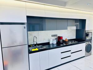 Appart F3 de luxe à Gueliz - 5 min de la gare - Piscine, WiFi, parking au coeur de Marrakech