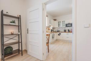 1BD Apartment on Masarykovo Square - Bathtube, Desk & Chair, Free Wi-Fi