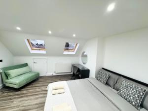 Stylish Apartment Near Birmingham