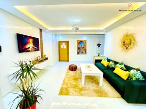 Appart F3 de luxe à Gueliz - 5 min de la gare - Piscine, WiFi, parking au coeur de Marrakech