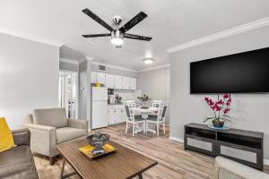 Sunset Beach Suites at Madeira Beach! Steps to Beach & Restaurants! - Suite 7