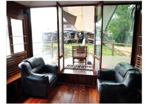 Bayloft Houseboats and Tours