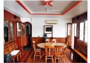 Bayloft Houseboats and Tours