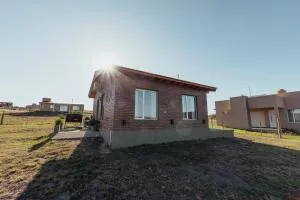 Casa con pileta en barrio Pillahuinco - Pringles