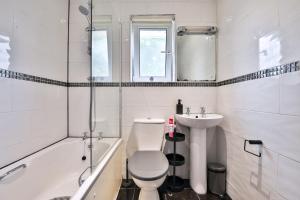 Modern 4 Bed Contractor Stay in Swansea TV in Every Room and Parking