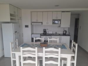 Departamento vista al mar, con cochera cubierta y pileta