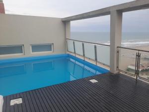 Departamento vista al mar, con cochera cubierta y pileta