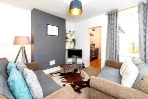Cosy-Central-Period-Home-Sleeps 4-Free Parking - Aconbury