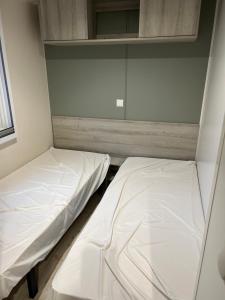 Campings SOLEIL & PLAGE au CAMPING MAR ESTANG 4 ETOILES 3 chambres 2 salle de bain : photos des chambres