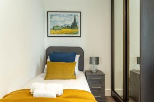 Mitre Van Gogh by Artsy