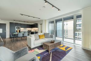 Mitre Van Gogh by Artsy