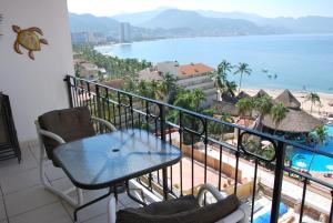 Beachfront view Condo beside la Isla Mall